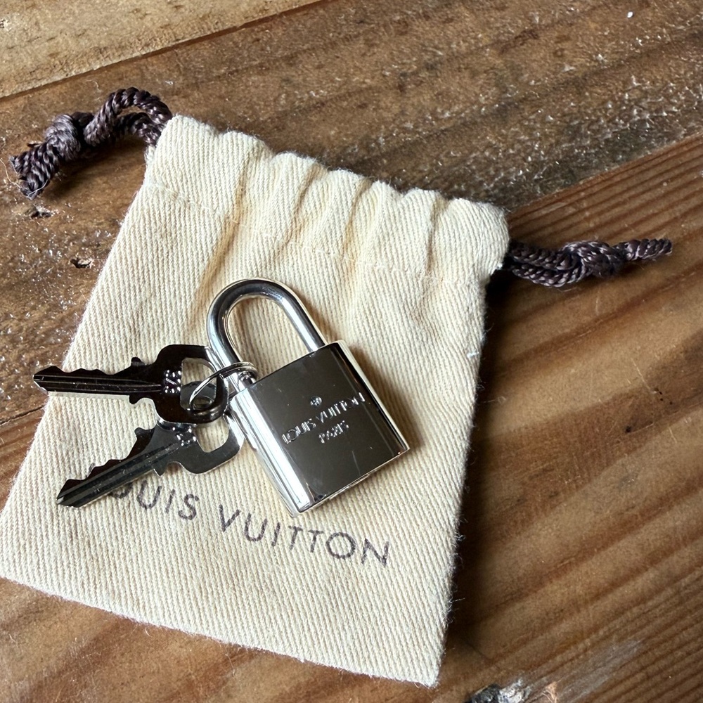Louis Vuitton Silver Keys and Padlock | Polished Silver Lock and Key Set - Picture 8 of 17
